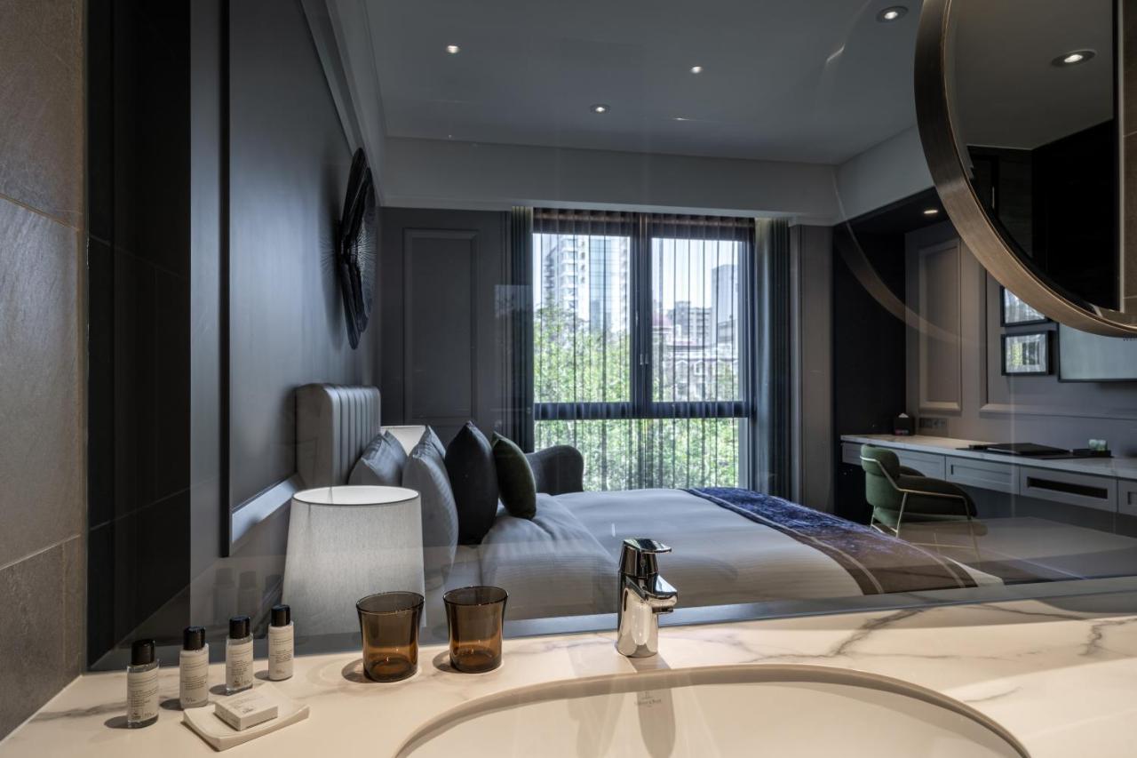 Park Lees Hotel Kaohsiung Buitenkant foto A guest room at the hotel